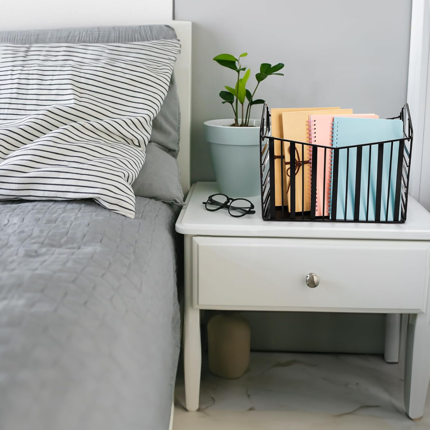 Noamus Metal Magazine Holder with Handles Black
